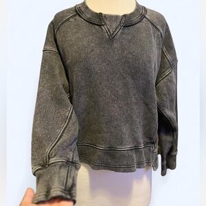 🦋free people, black, distressed sweatshirt🦋